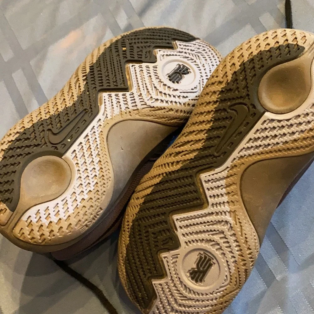 👟 3/$10 - Nikes
